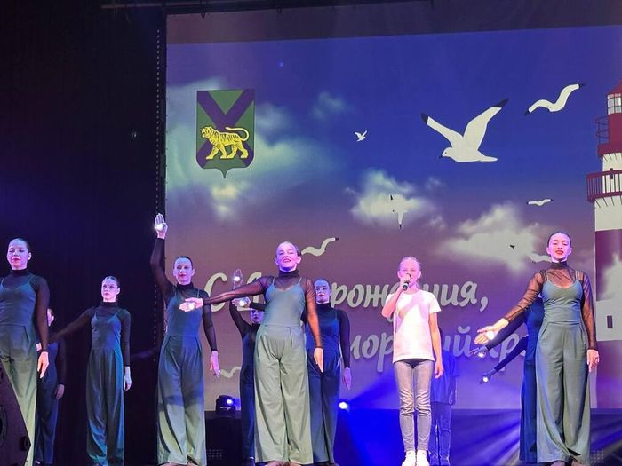 В честь 85-летия Приморского края, студенты нашего колледжа приняли участие в праздничном концерте во Дворце культуры "Прогресс".